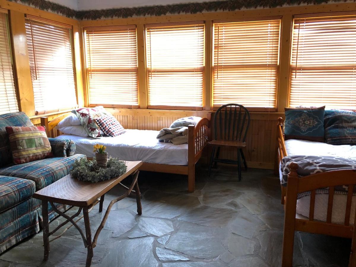 Smokies Bed And Breakfast - Evergreen Cottage Inn 鸽子谷 外观 照片