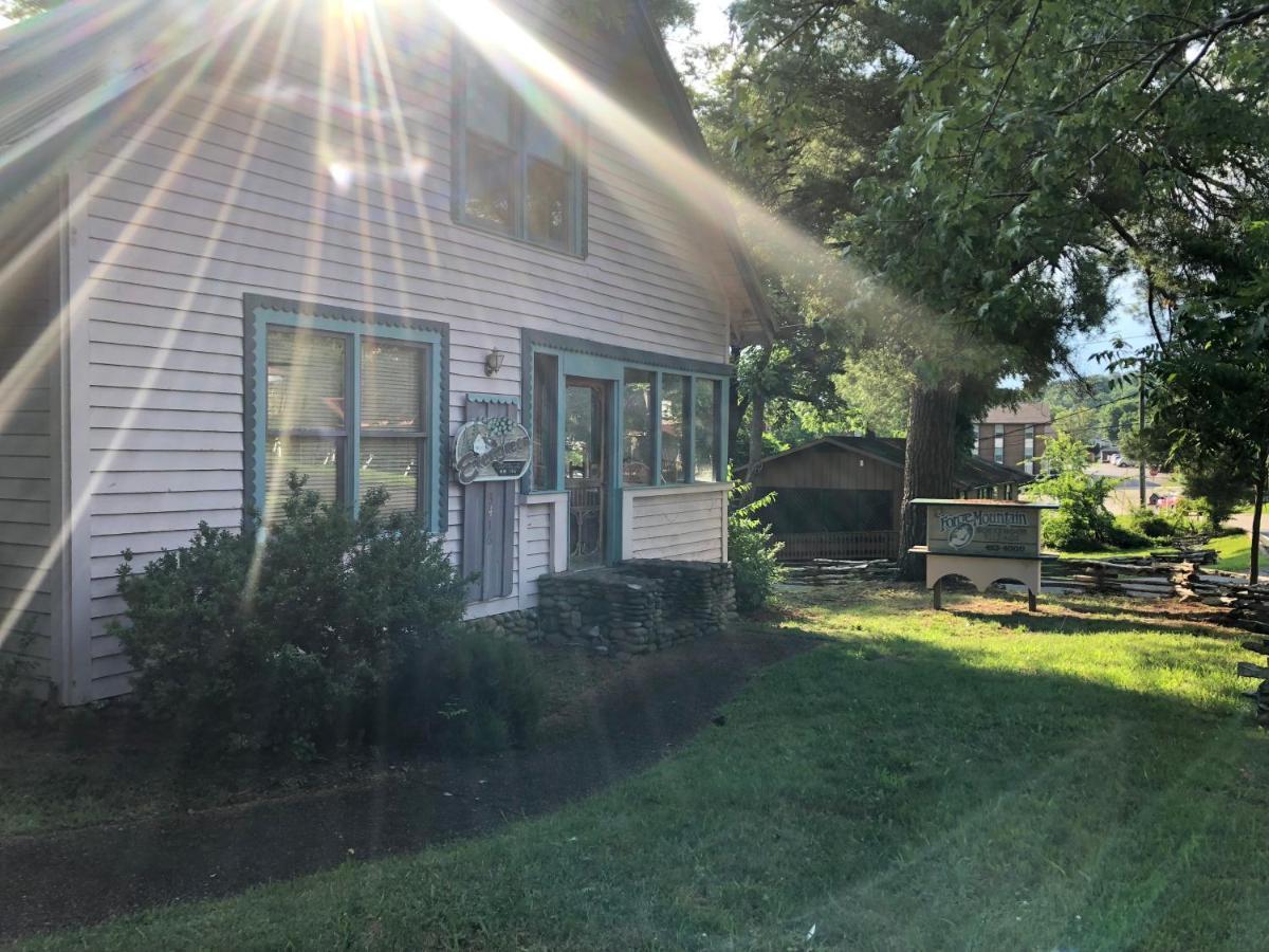 Smokies Bed And Breakfast - Evergreen Cottage Inn 鸽子谷 外观 照片