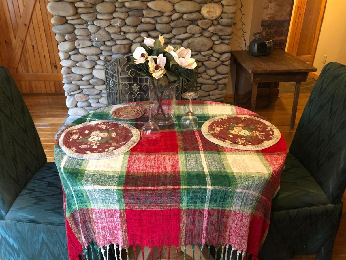 Smokies Bed And Breakfast - Evergreen Cottage Inn 鸽子谷 外观 照片