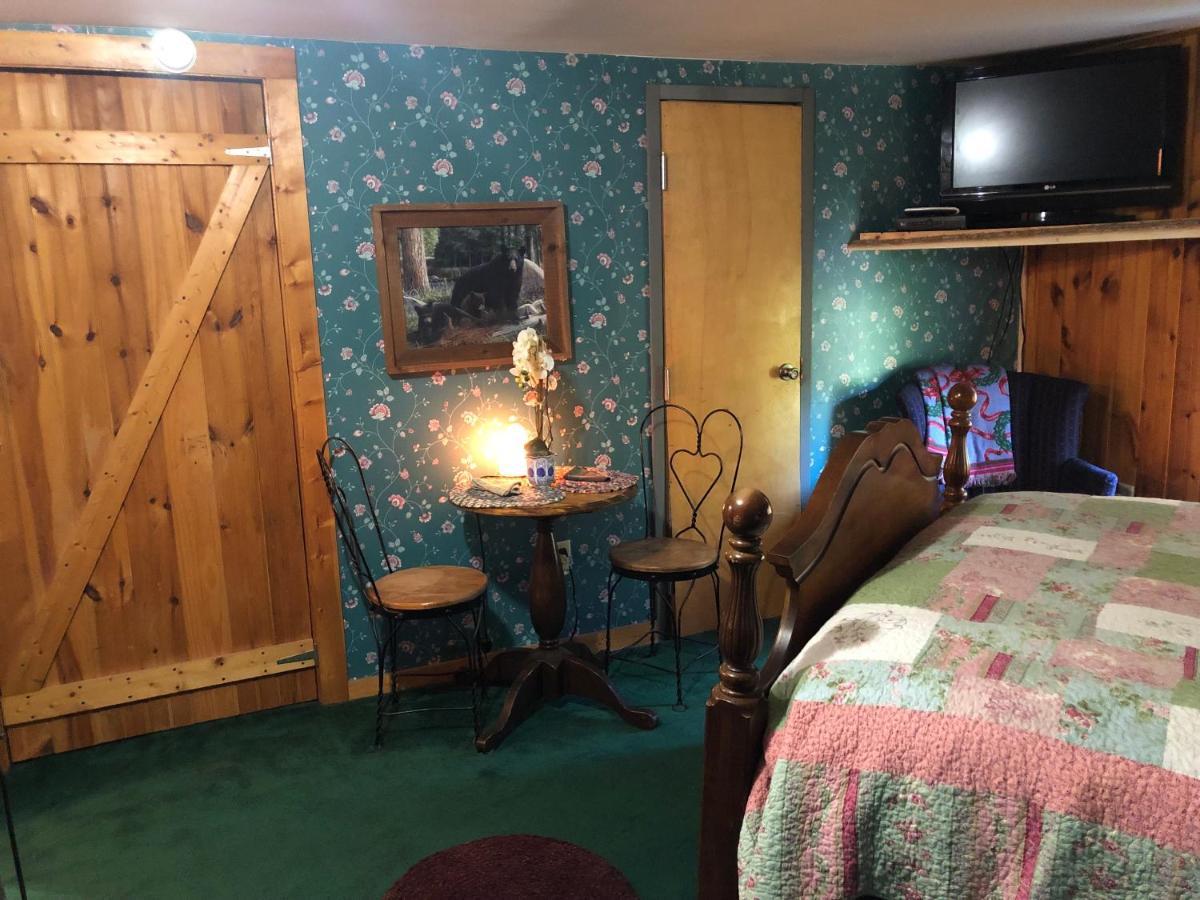 Smokies Bed And Breakfast - Evergreen Cottage Inn 鸽子谷 外观 照片